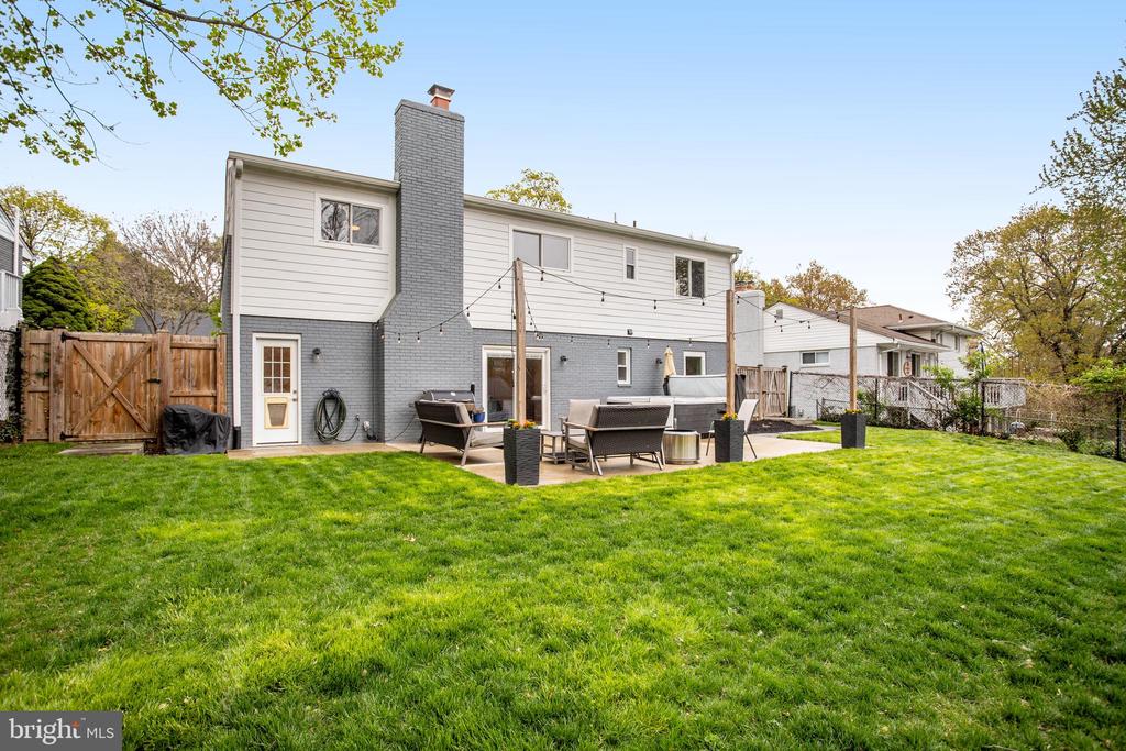 4522 TRAYMORE STREET