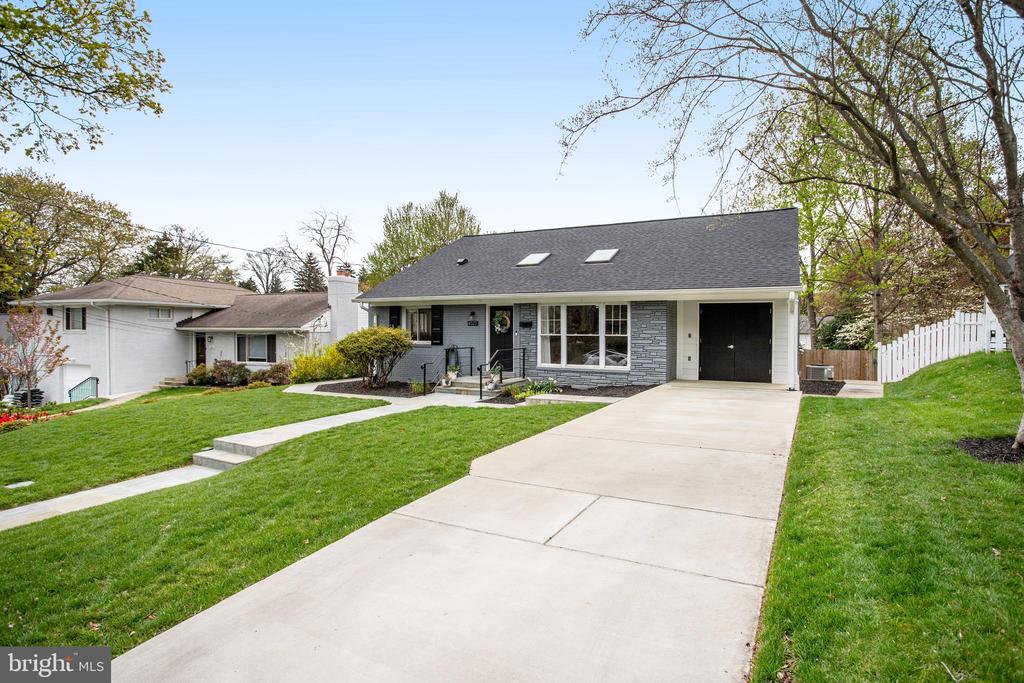 4522 TRAYMORE STREET
