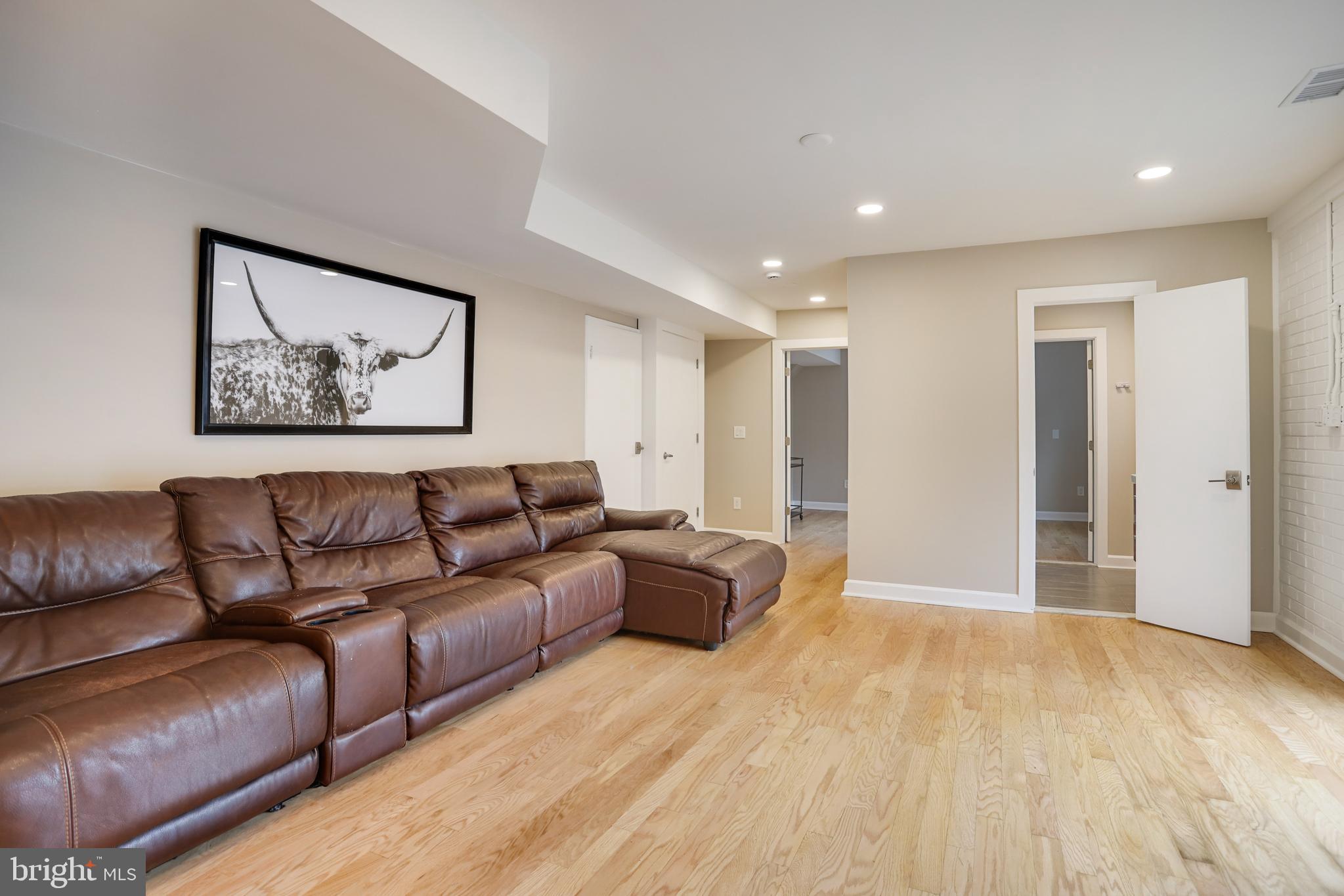 4522 TRAYMORE STREET