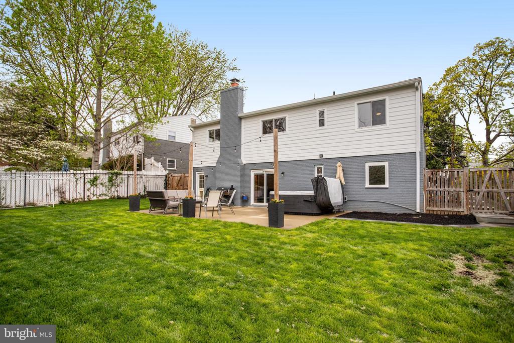 4522 TRAYMORE STREET