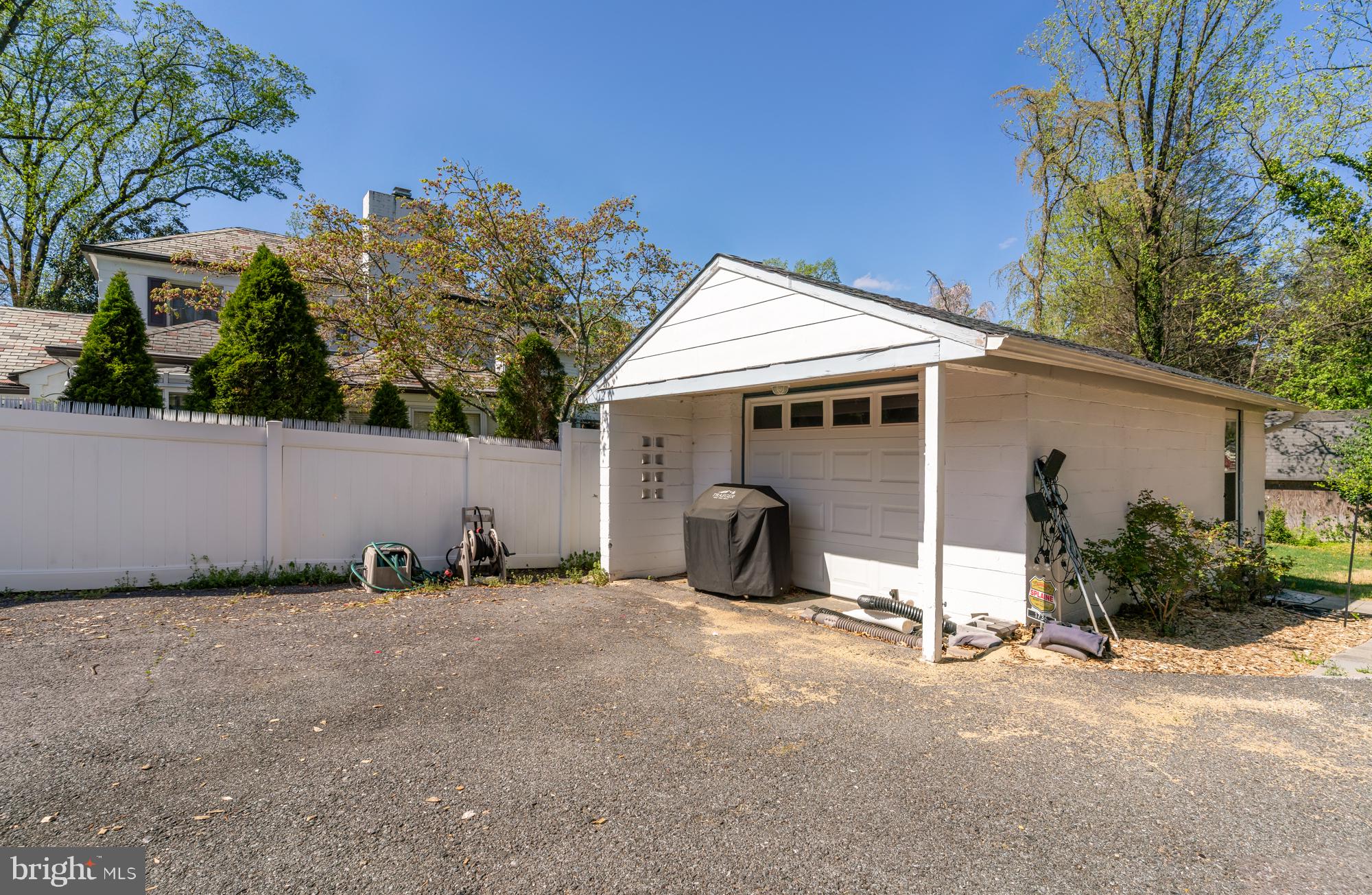 1736 OVERLOOK DRIVE