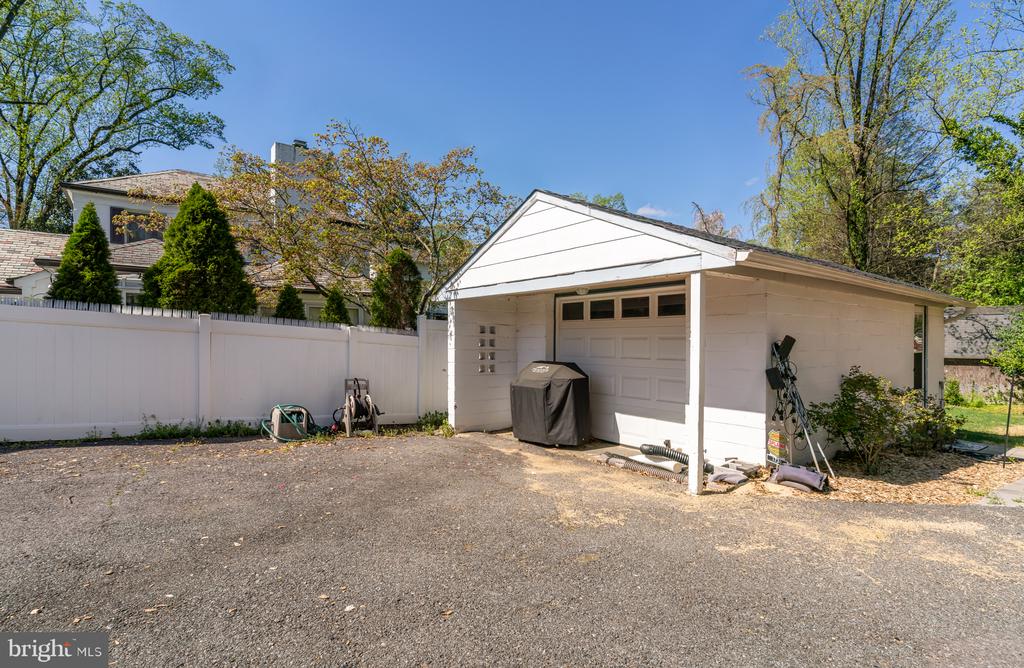 1736 OVERLOOK DRIVE