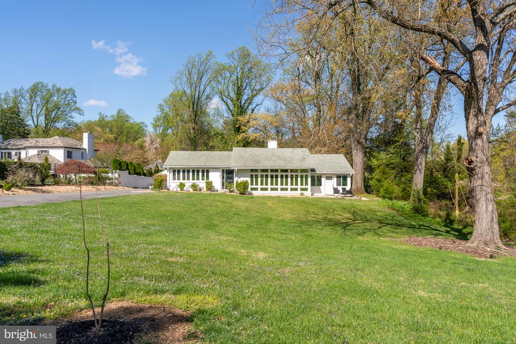 1736 OVERLOOK DRIVE