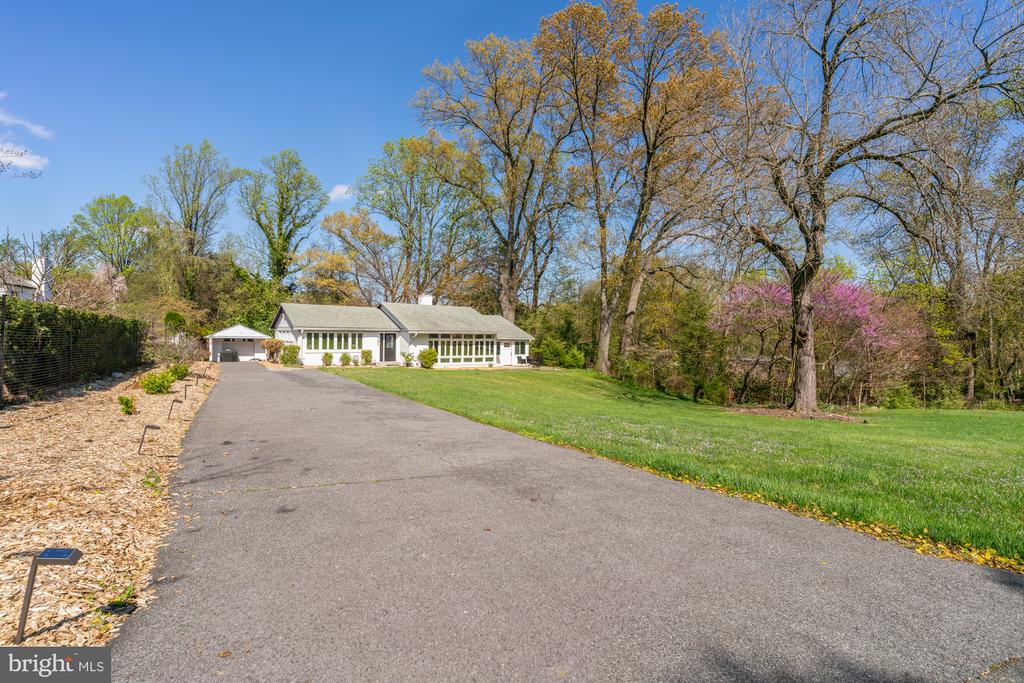 1736 OVERLOOK DRIVE