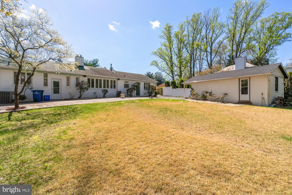 1736 OVERLOOK DRIVE