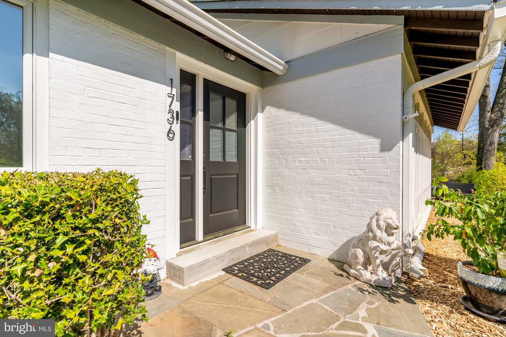 1736 OVERLOOK DRIVE
