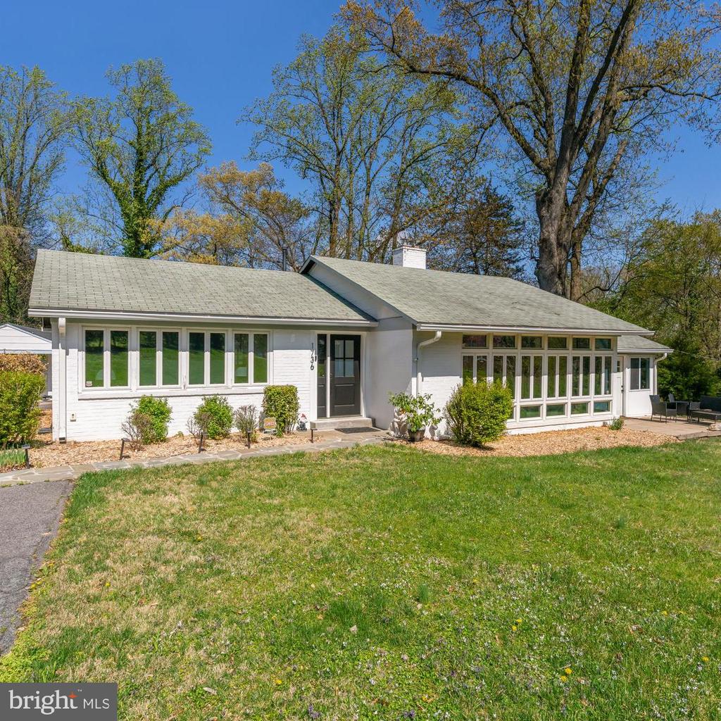 1736 OVERLOOK DRIVE
