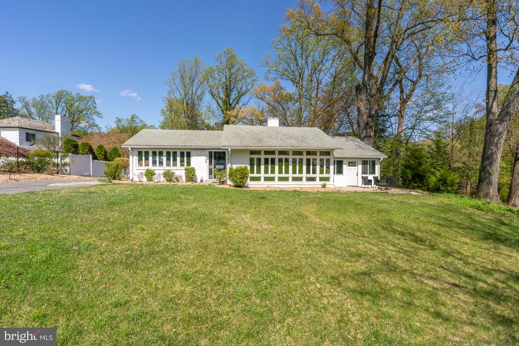 1736 OVERLOOK DRIVE