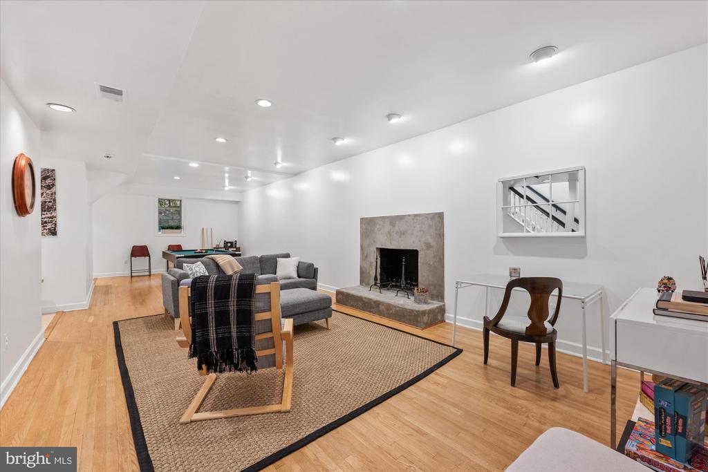6700 LANDON LANE