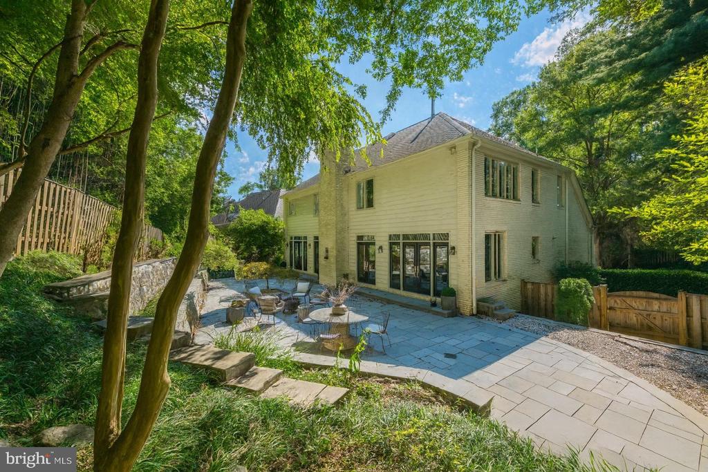 6700 LANDON LANE
