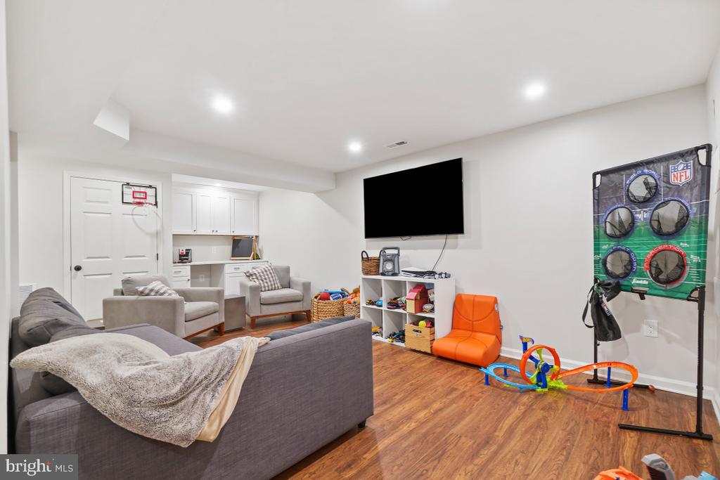 2618 COLSTON DRIVE