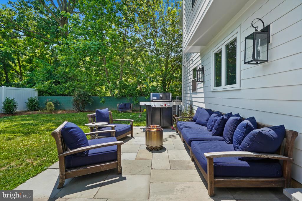 2618 COLSTON DRIVE