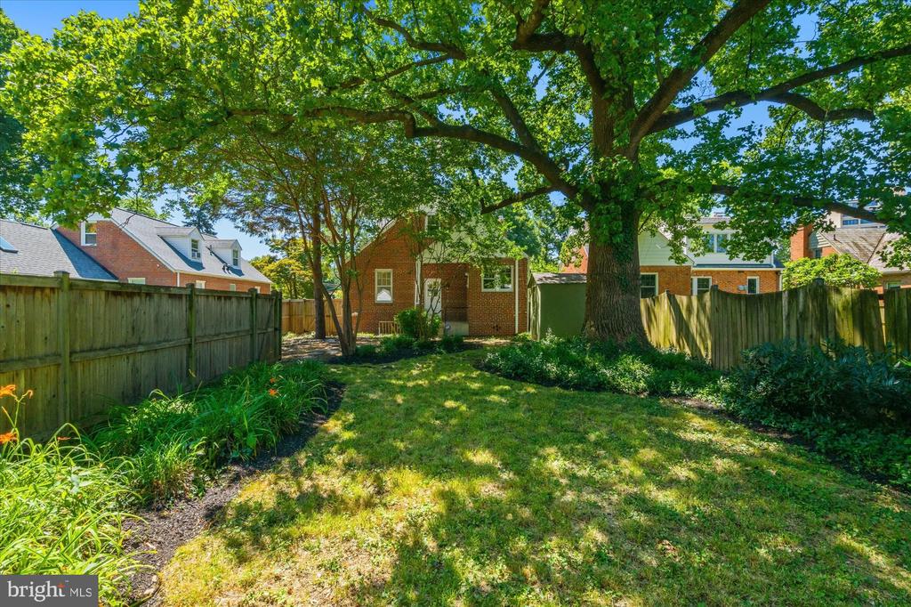 823 BONIFANT STREET