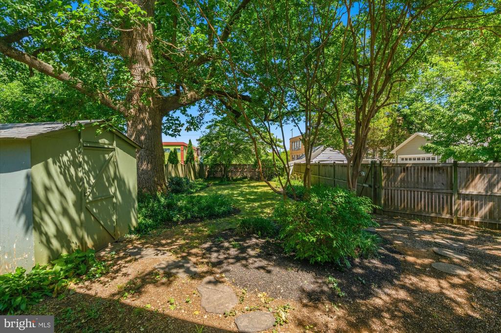 823 BONIFANT STREET