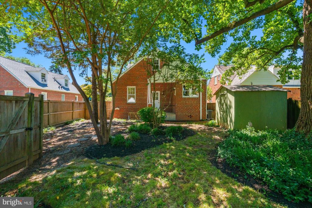 823 BONIFANT STREET