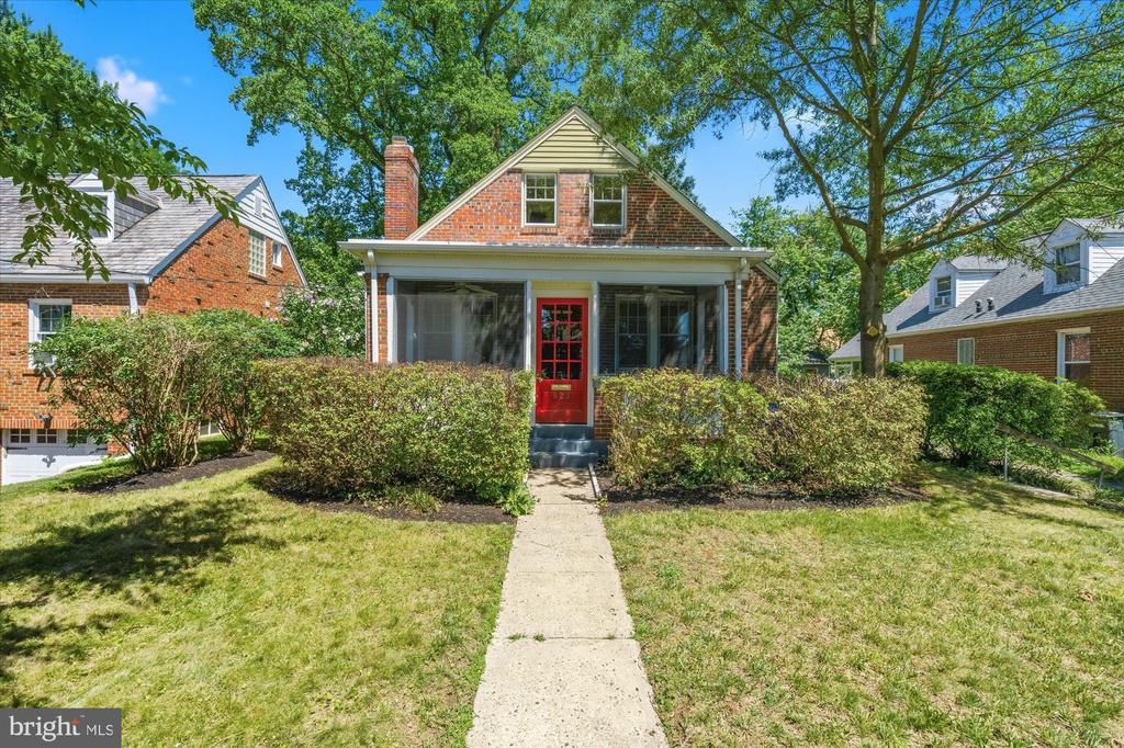 823 BONIFANT STREET