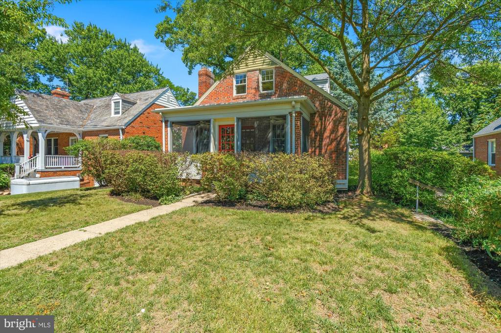 823 BONIFANT STREET