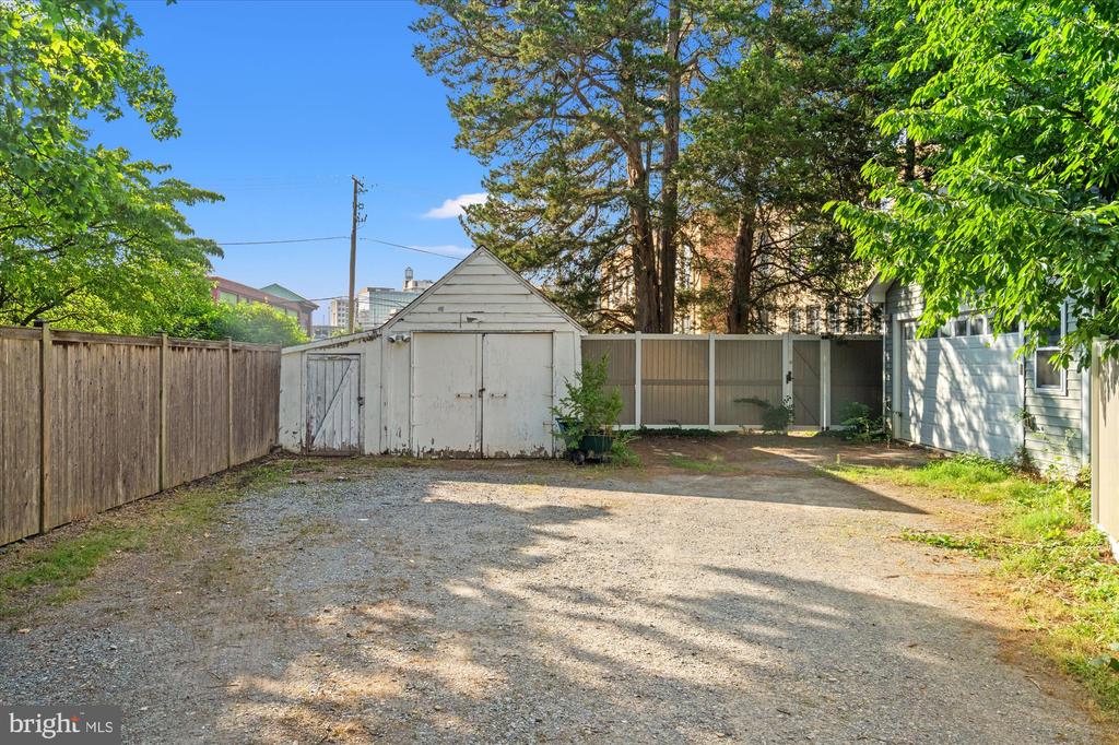 823 BONIFANT STREET