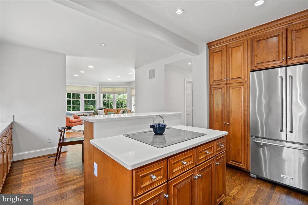 4135 WOODBINE STREET