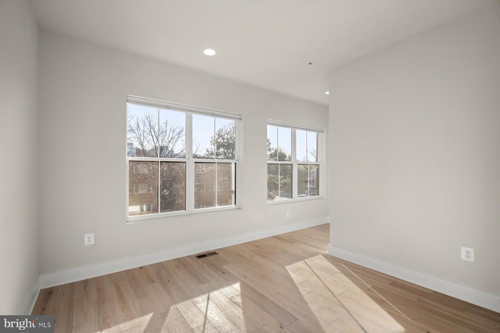 2114 18TH STREET NORTH