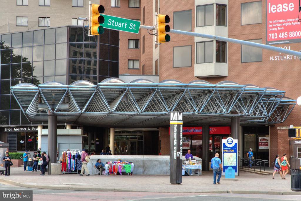 1050 N TAYLOR STREET 1-710