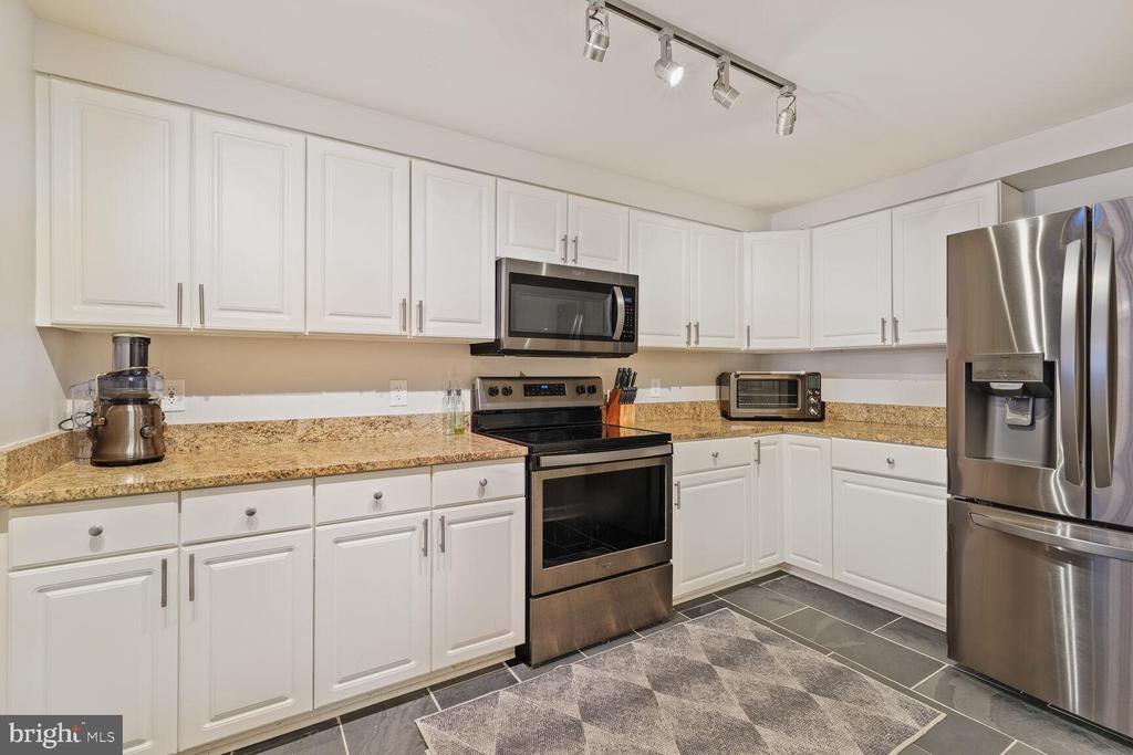 1050 N TAYLOR STREET 1-710