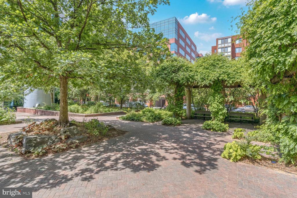 1050 N TAYLOR STREET 1-710