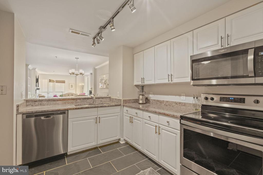 1050 N TAYLOR STREET 1-710