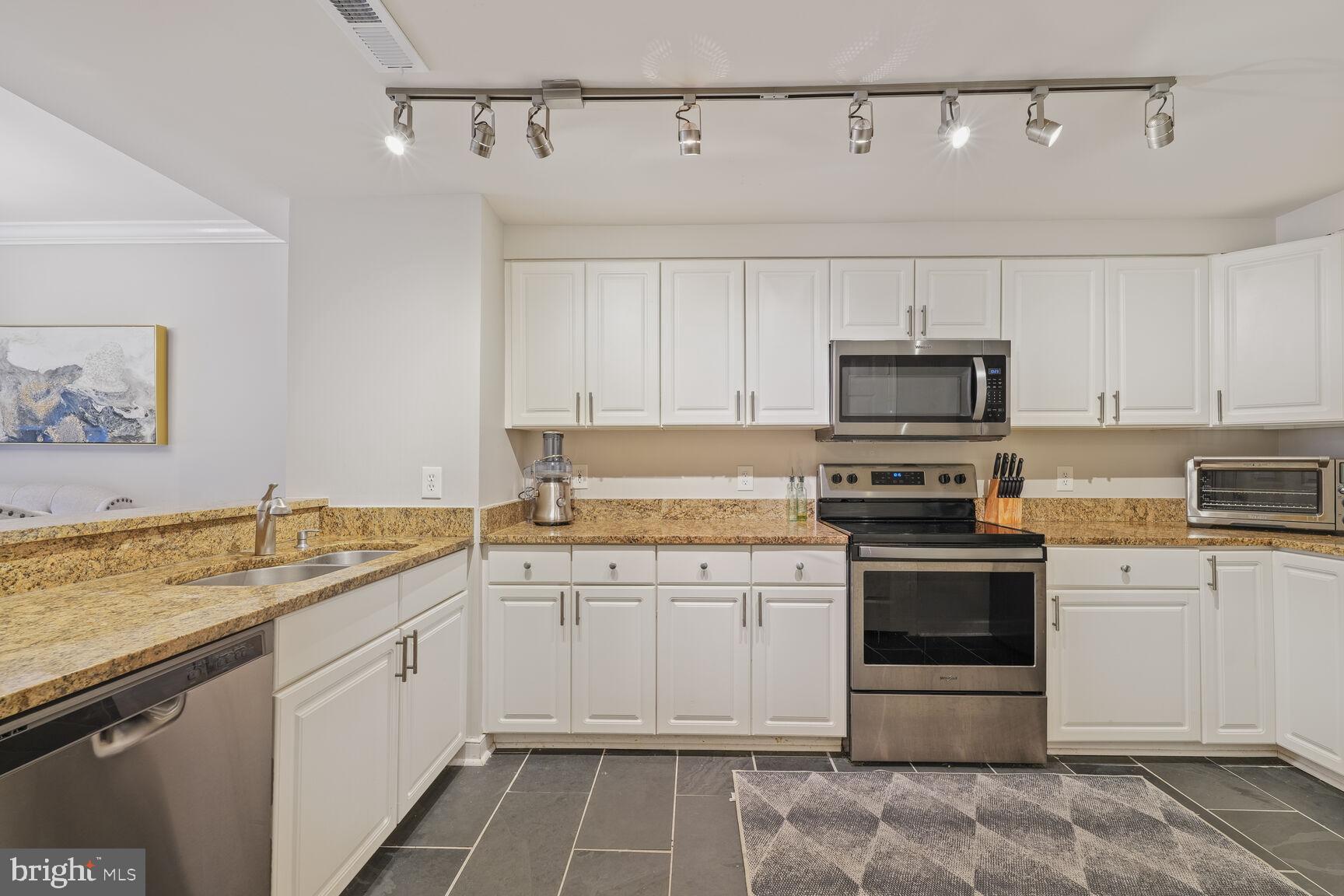 1050 N TAYLOR STREET 1-710