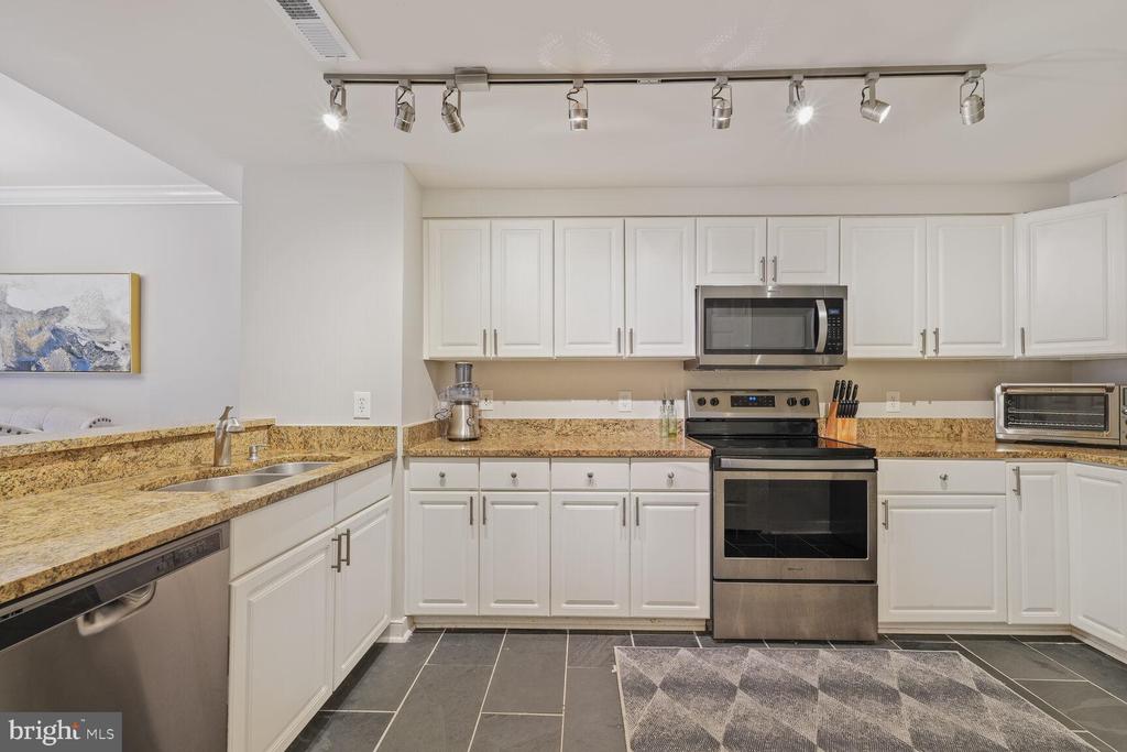 1050 N TAYLOR STREET 1-710