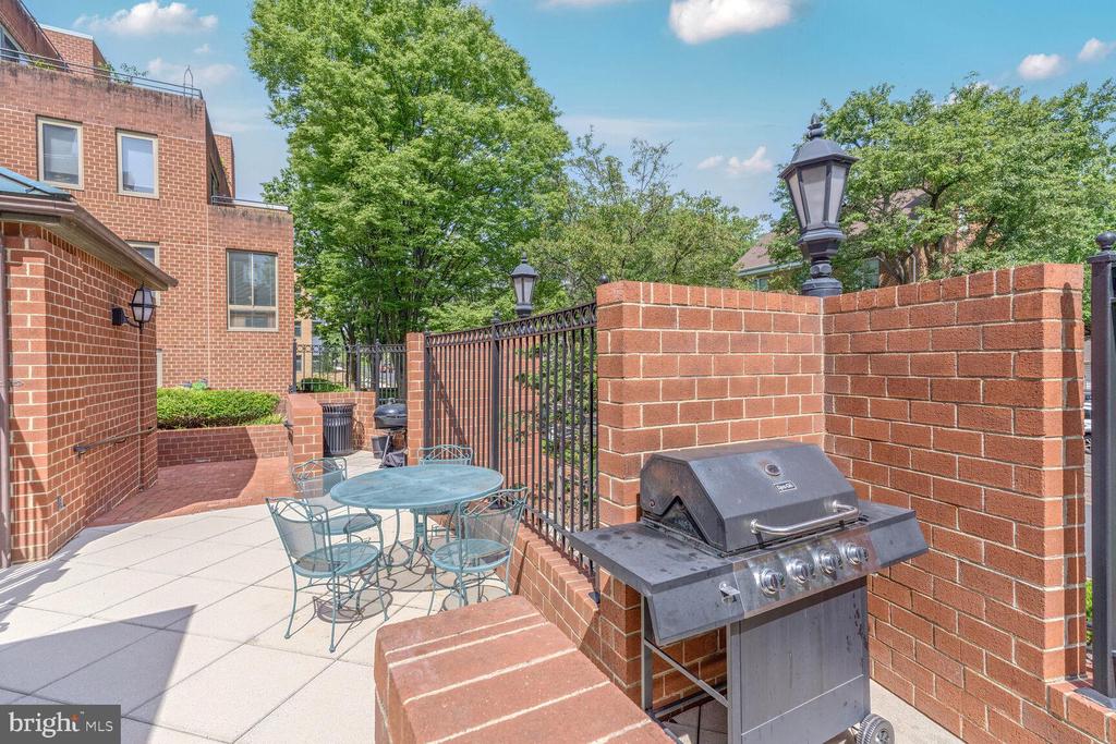 1050 N TAYLOR STREET 1-710