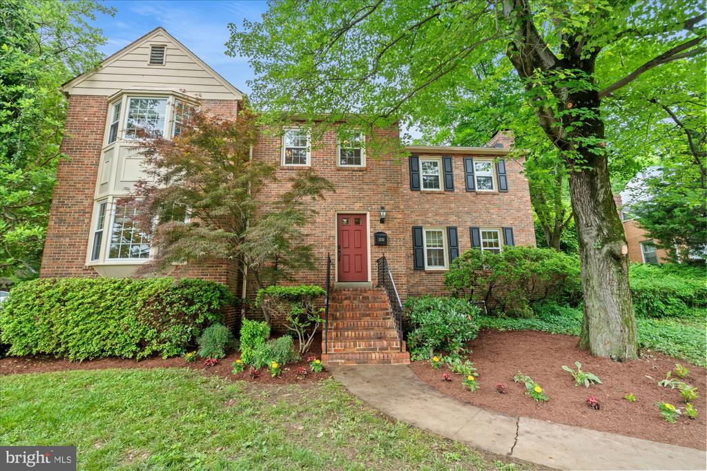2232 MILITARY ROAD