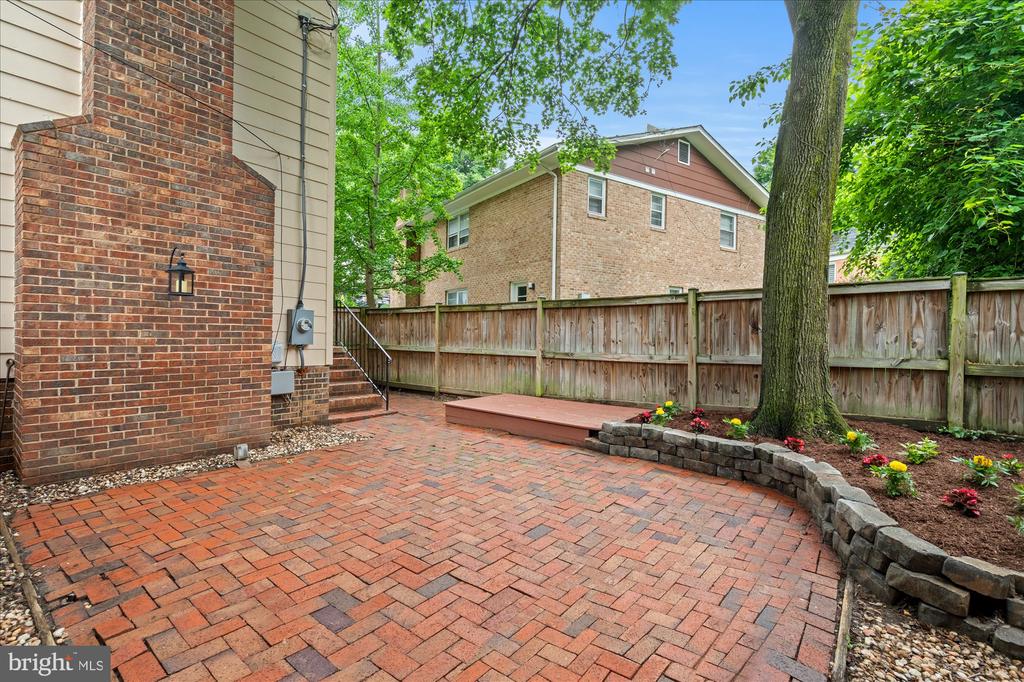 2232 MILITARY ROAD