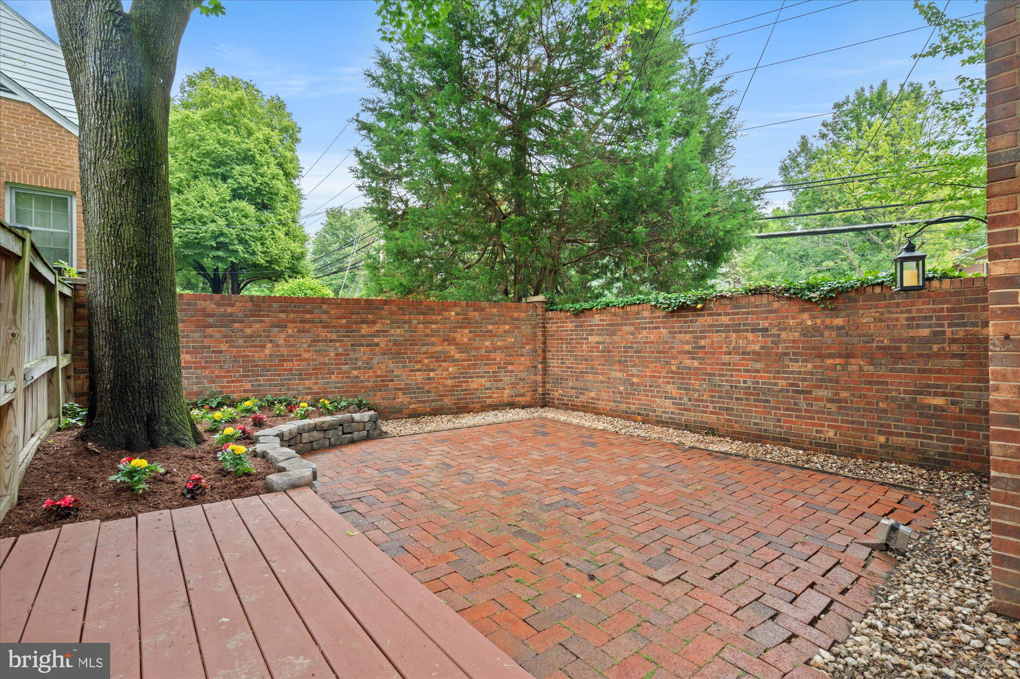 2232 MILITARY ROAD