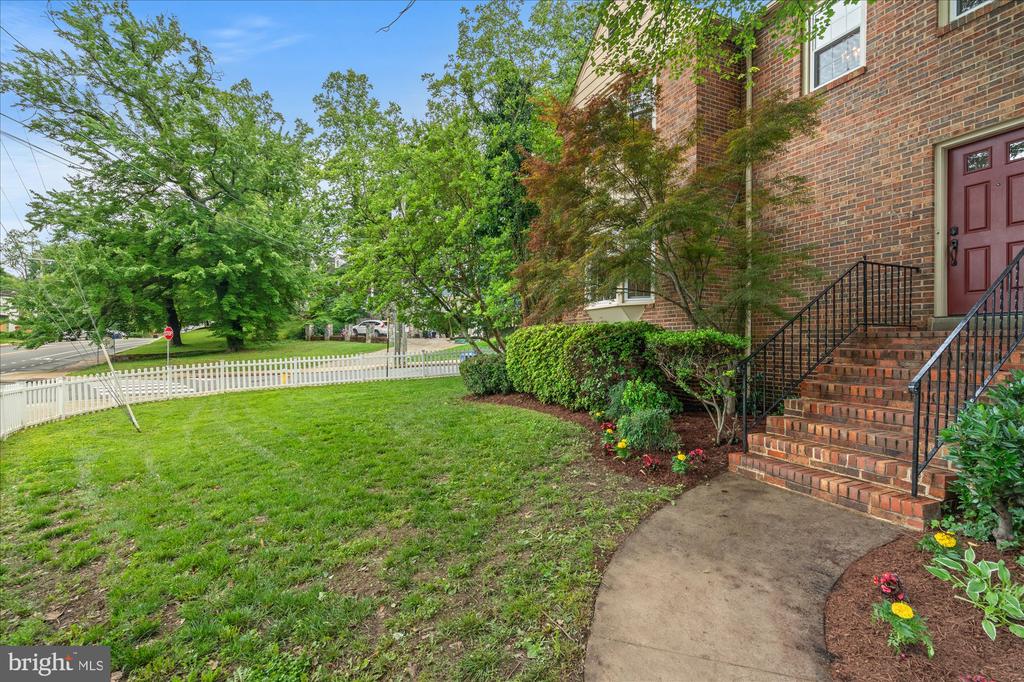 2232 MILITARY ROAD