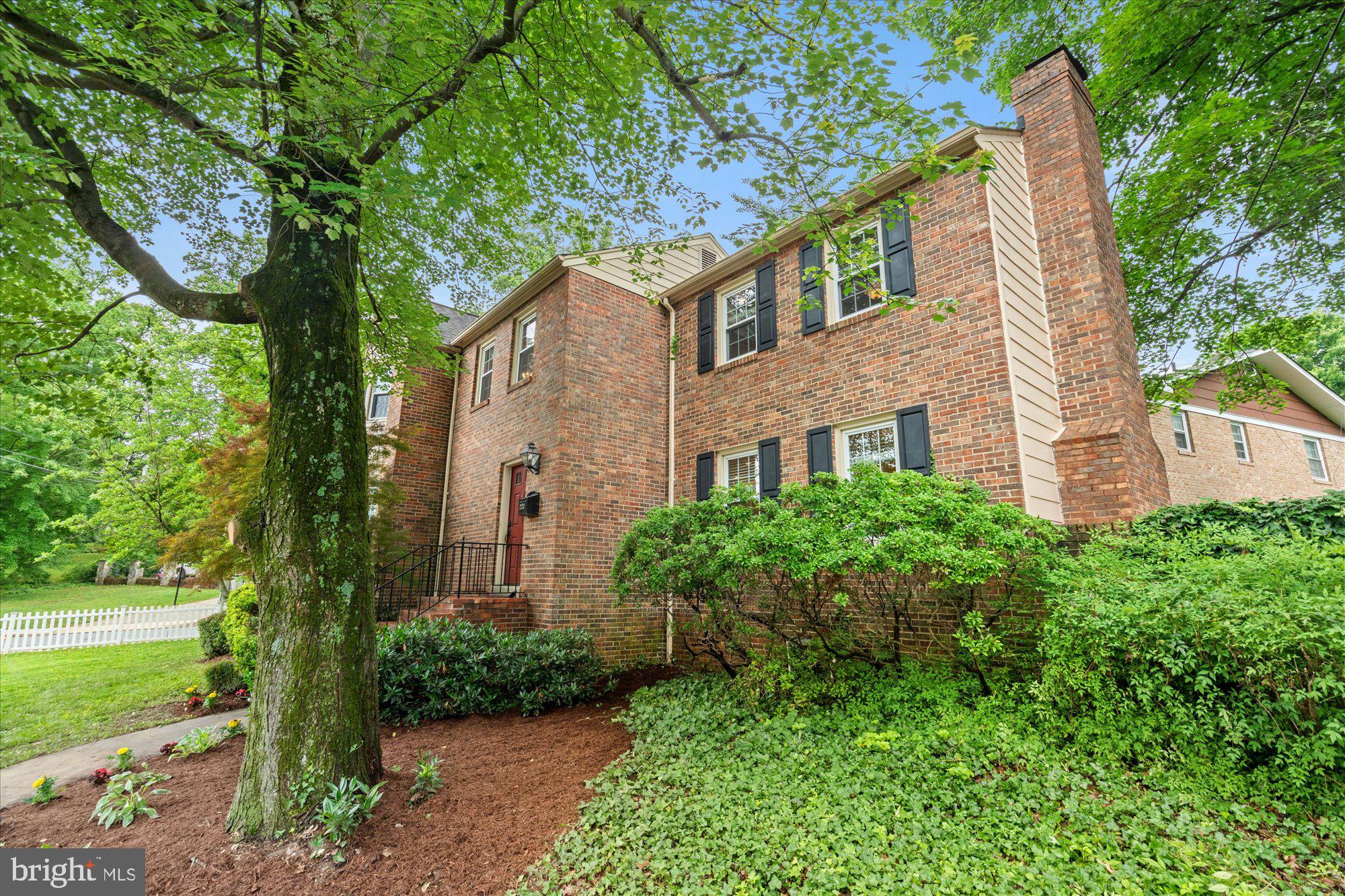 2232 MILITARY ROAD