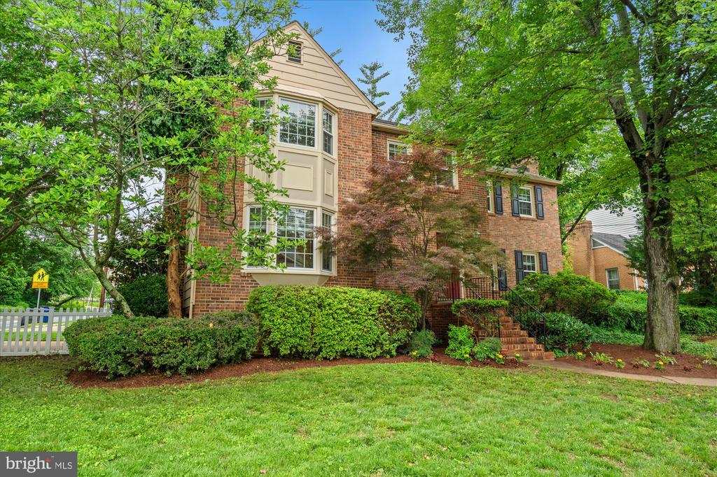 2232 MILITARY ROAD