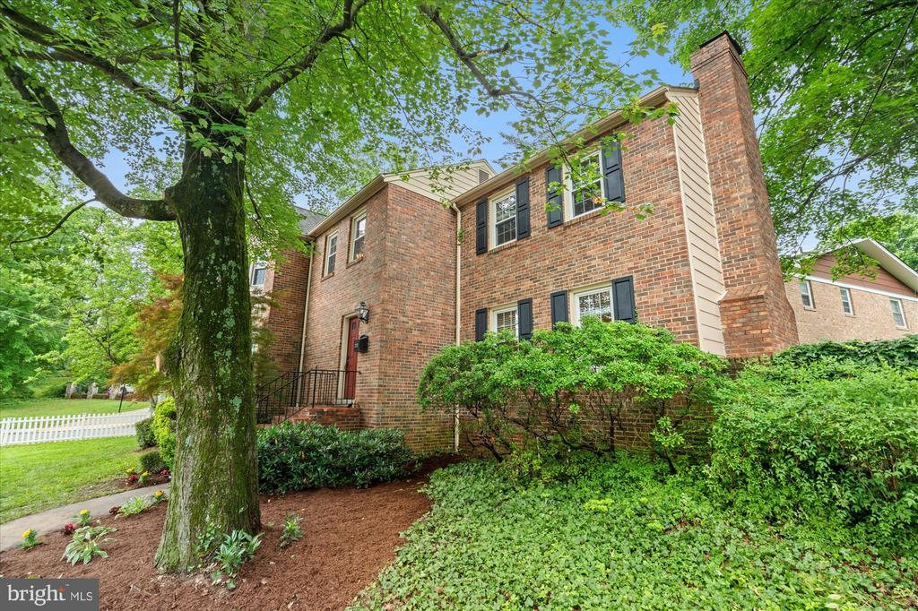 2232 MILITARY ROAD
