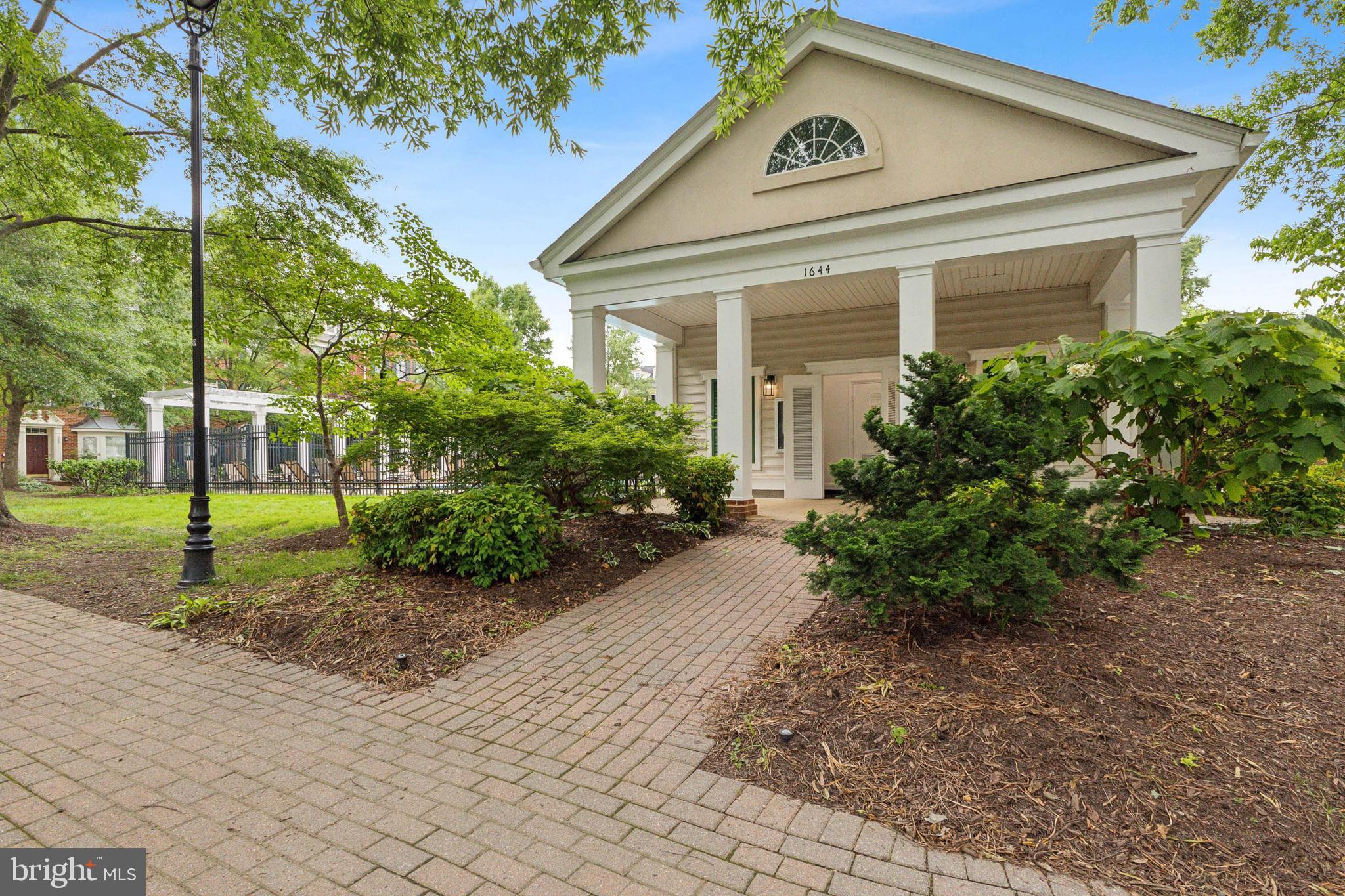 1605 HUNTING CREEK DRIVE B