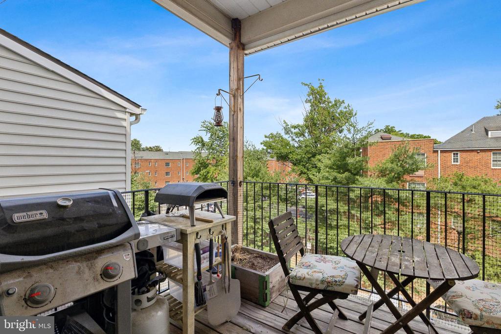 1605 HUNTING CREEK DRIVE B