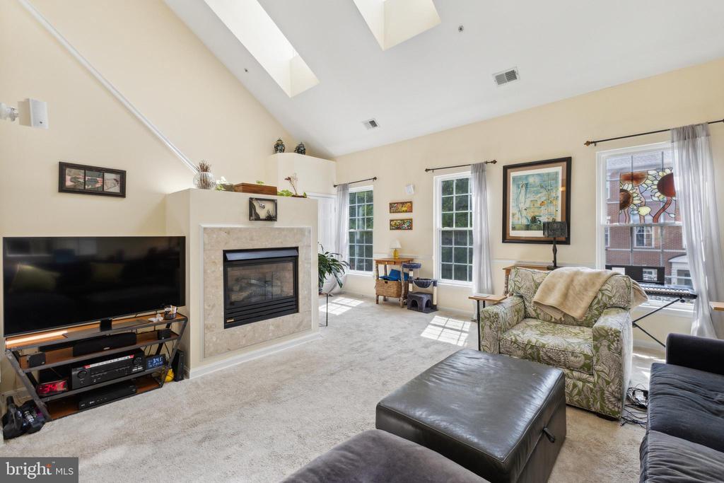 1605 HUNTING CREEK DRIVE B