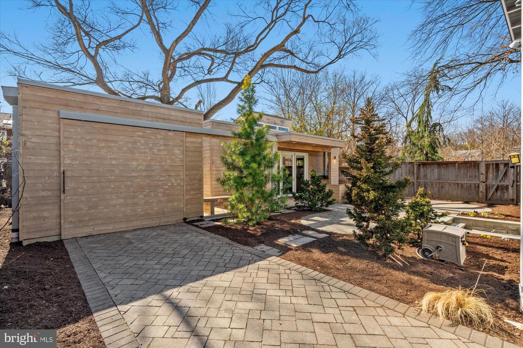 9 E DEL RAY AVENUE