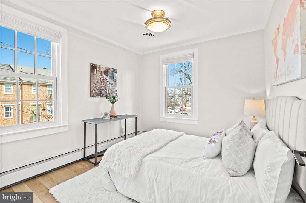9 E DEL RAY AVENUE