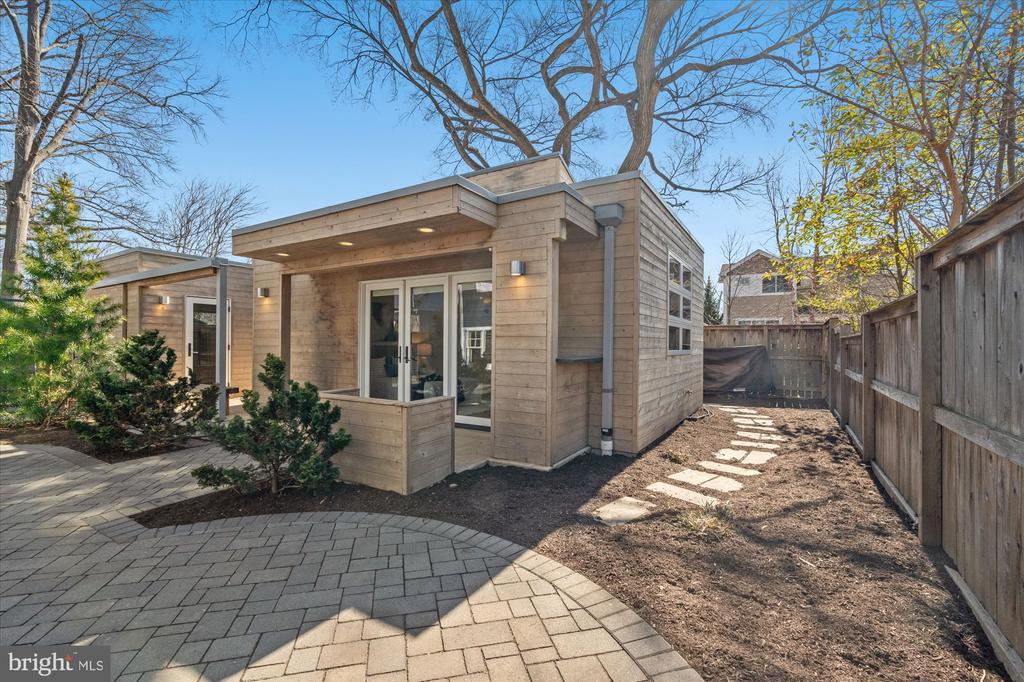 9 E DEL RAY AVENUE