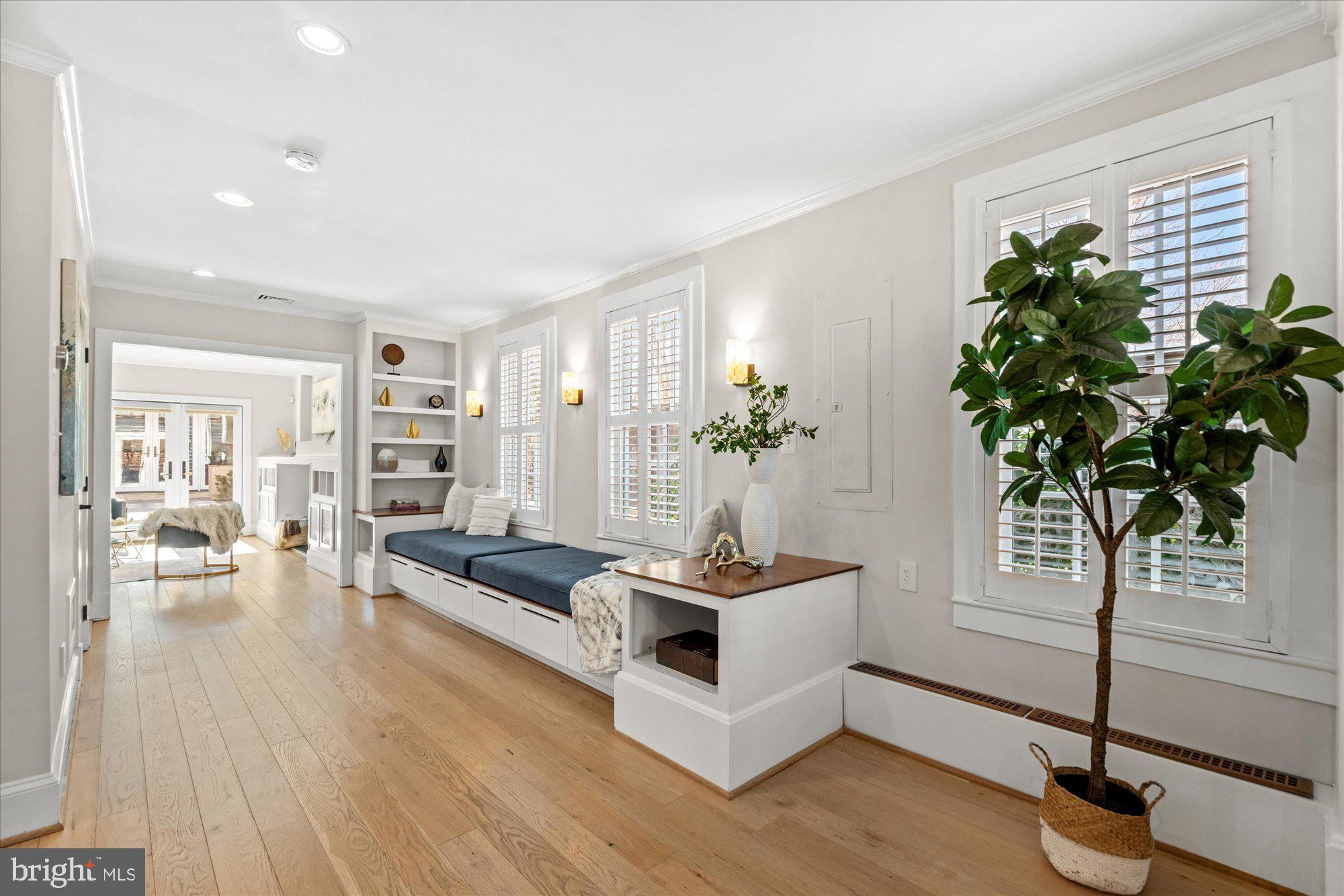 9 E DEL RAY AVENUE