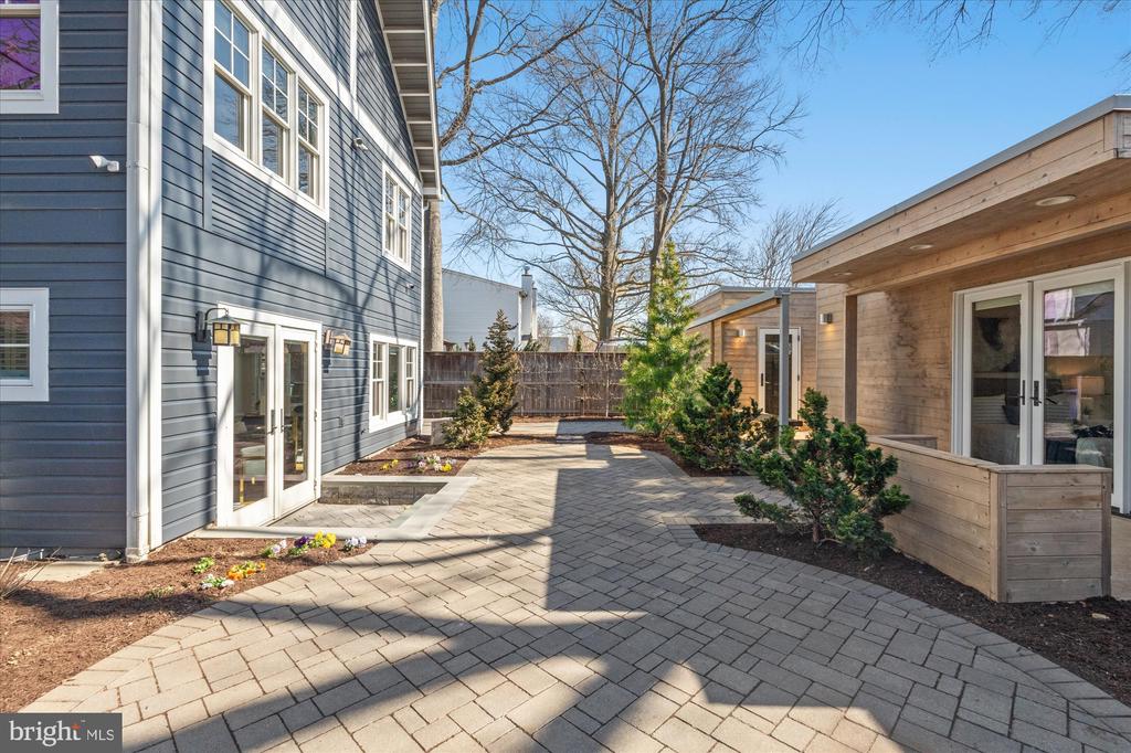 9 E DEL RAY AVENUE
