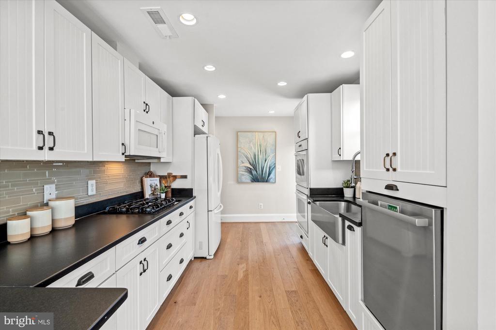 9 E DEL RAY AVENUE