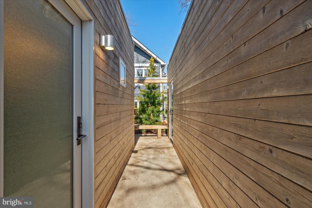 9 E DEL RAY AVENUE