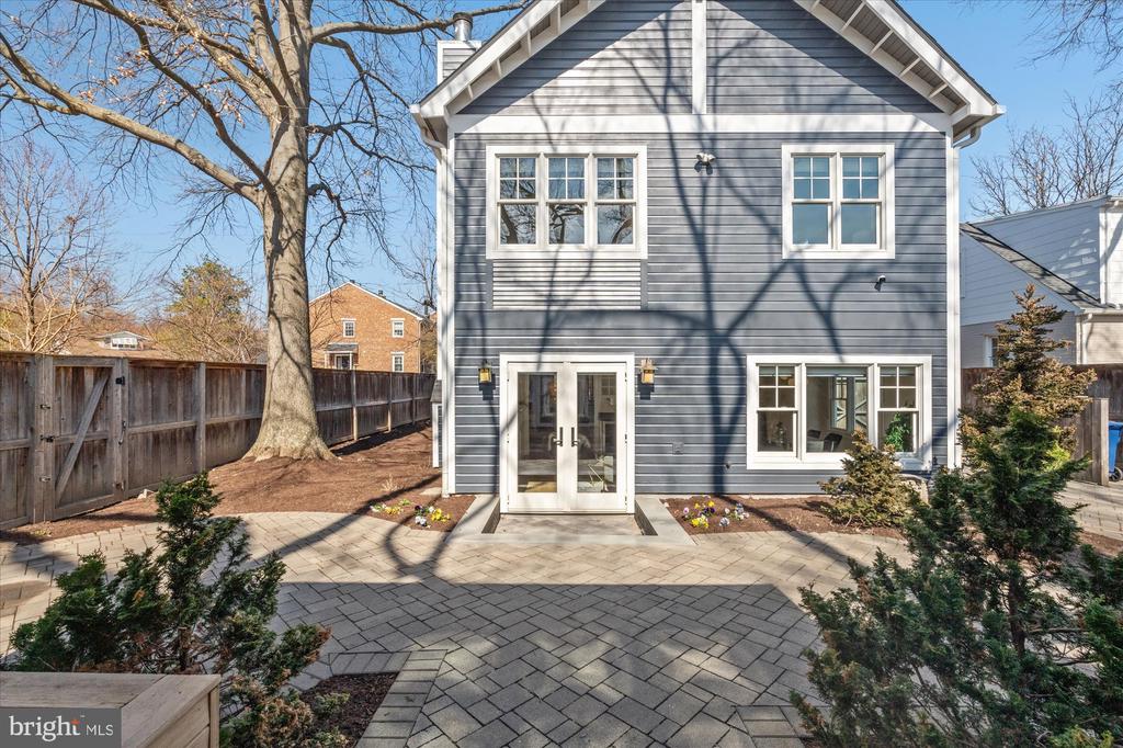 9 E DEL RAY AVENUE