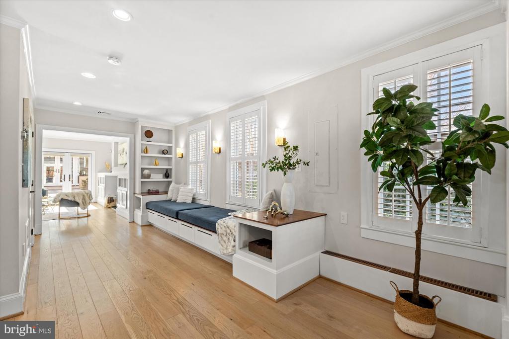 9 E DEL RAY AVENUE
